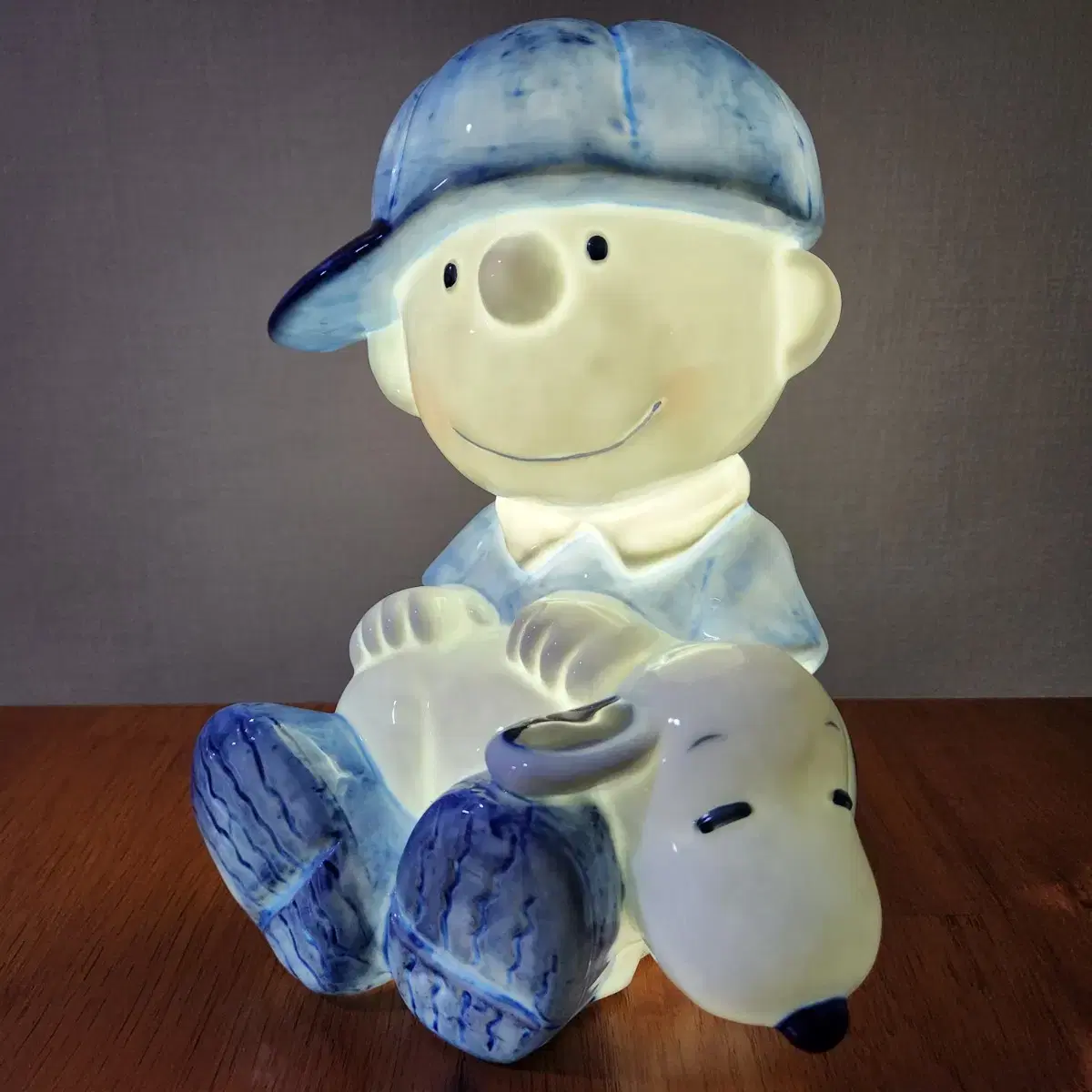 古いヴィンテージ日本PEANUTSスヌーピーとチャーリーブラウン陶器ランプ。